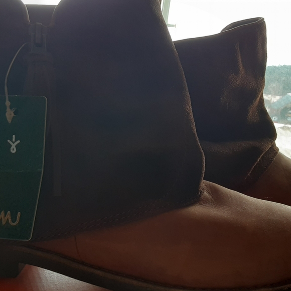 Stylish Emu Brown Booties - Picture 4 of 12